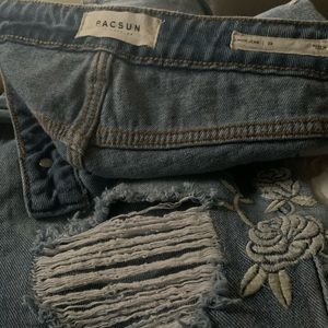🎁Pac Sun Embroidered Mom Jean size 24